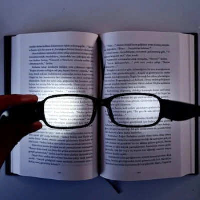 Kitap Okuma Gözlüğü Led Işıklı Kitap Okuma Gözlüğü Led Işıklı
