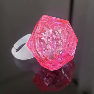 Kristal Tasarımlı Led Işıklı Pembe Yüzük Kristal Tasarımlı Led Işıklı Pembe Yüzük