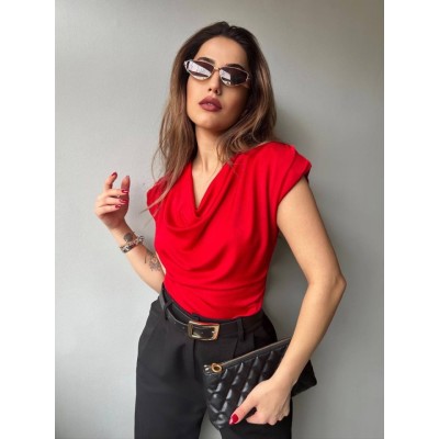 Kadın V Yaka Vatka Detay Kolsuz Dökümlü Bluz Kadın V Yaka Vatka Detay Kolsuz Dökümlü Bluz