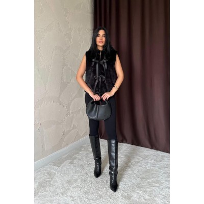 Siyah Fiyonklu Peluş Yelek Siyah Fiyonklu Peluş Yelek