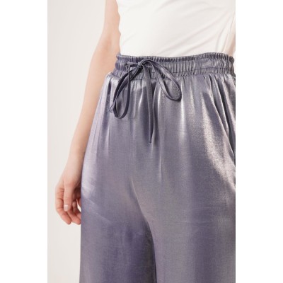 Parlak Görünümlü Cepli Mor Bol Paça Pantolon Parlak Görünümlü Cepli Mor Bol Paça Pantolon