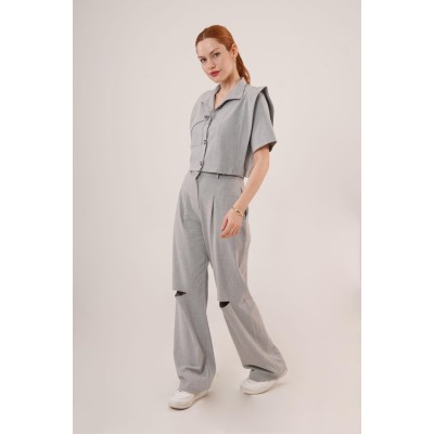 Cepli Düğmeli Bluz Ve Diz Detaylı Pantolon Gri İkili Takım Cepli Düğmeli Bluz Ve Diz Detaylı Pantolon Gri İkili Takım
