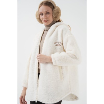 9102 Oversize Kapüşonlu Beyaz Peluş Kaban 9102 Oversize Kapüşonlu Beyaz Peluş Kaban