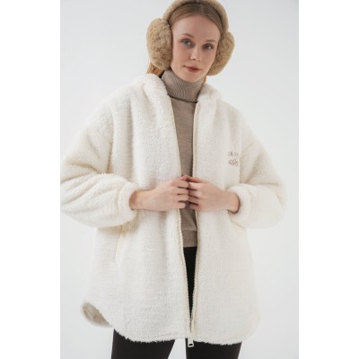 9102 Oversize Kapüşonlu Beyaz Peluş Kaban 9102 Oversize Kapüşonlu Beyaz Peluş Kaban