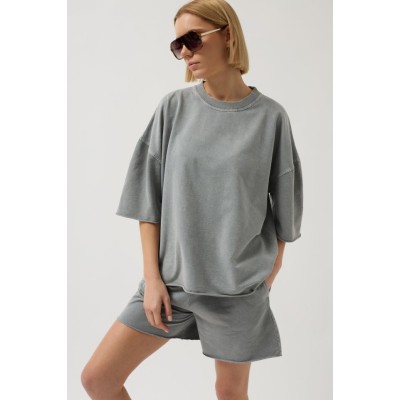 Oversize Lazer Kesim Bisiklet Yaka T-Shirt Oversize Lazer Kesim Bisiklet Yaka T-Shirt