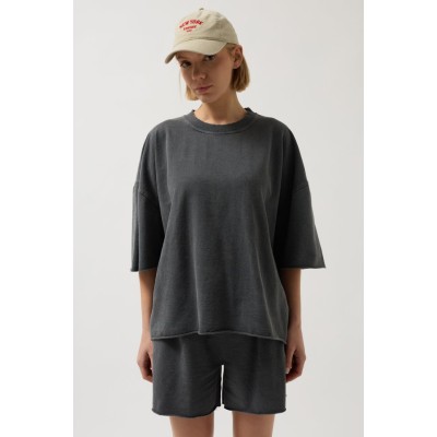 Oversize Lazer Kesim Bisiklet Yaka T-Shirt Oversize Lazer Kesim Bisiklet Yaka T-Shirt
