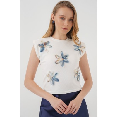 930 Kısa Kol Desenli Crop Bluz - Beyaz 930 Kısa Kol Desenli Crop Bluz - Beyaz