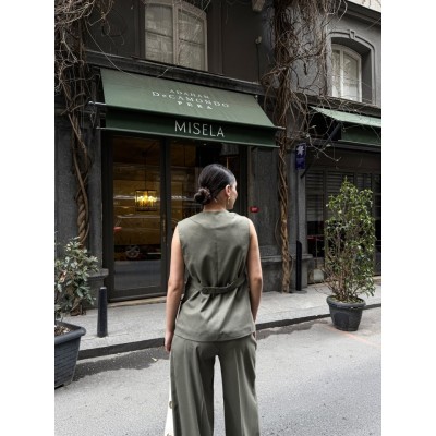Poly Viscose Arkasi Düğme Ve Kemer Detayli Yelek Pantolon Takim Poly Viscose Arkasi Düğme Ve Kemer Detayli Yelek Pantolon Takim