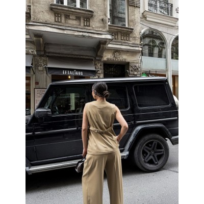 Poly Viscose Arkasi Düğme Ve Kemer Detayli Yelek Pantolon Takim Poly Viscose Arkasi Düğme Ve Kemer Detayli Yelek Pantolon Takim
