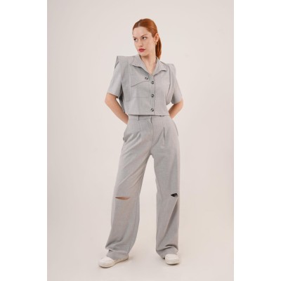 Cepli Düğmeli Bluz Ve Diz Detaylı Pantolon Gri İkili Takım Cepli Düğmeli Bluz Ve Diz Detaylı Pantolon Gri İkili Takım