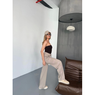 Osy Modal Yumuşak Dokulu Kumaş Nakış Işlemeli Rahat Bol Paça Eşofman Pantalon - Bej Osy Modal Yumuşak Dokulu Kumaş Nakış Işlemeli Rahat Bol Paça Eşofman Pantalon - Bej