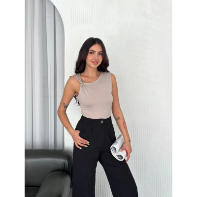 Osy Modal Yumuşak Dokulu Kumaş Bisiklet Yaka Sıfır Kol Bluz Omuz Toka Aksesuar Detaylı - Bej Osy Modal Yumuşak Dokulu Kumaş Bisiklet Yaka Sıfır Kol Bluz Omuz Toka Aksesuar Detaylı - Bej
