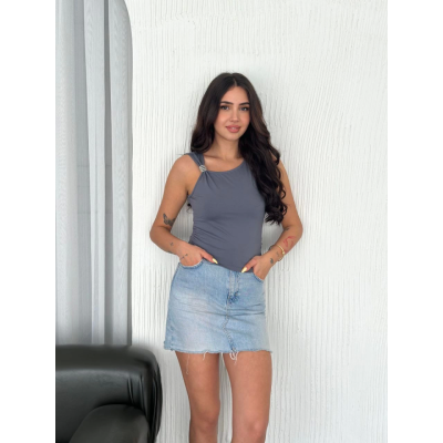 Osy Modal Yumuşak Dokulu Kumaş Bisiklet Yaka Sıfır Kol Bluz Omuz Toka Aksesuar Detaylı - Antrasit Osy Modal Yumuşak Dokulu Kumaş Bisiklet Yaka Sıfır Kol Bluz Omuz Toka Aksesuar Detaylı - Antrasit